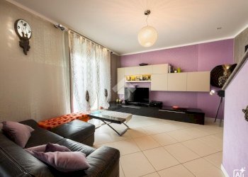 Three-room apartment Via Pirandello, La Loggia - photo 1