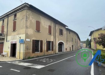 Stable - Palace piazza Guglielmo Marconi angolo via xxiv giugno, Solferino - photo 3