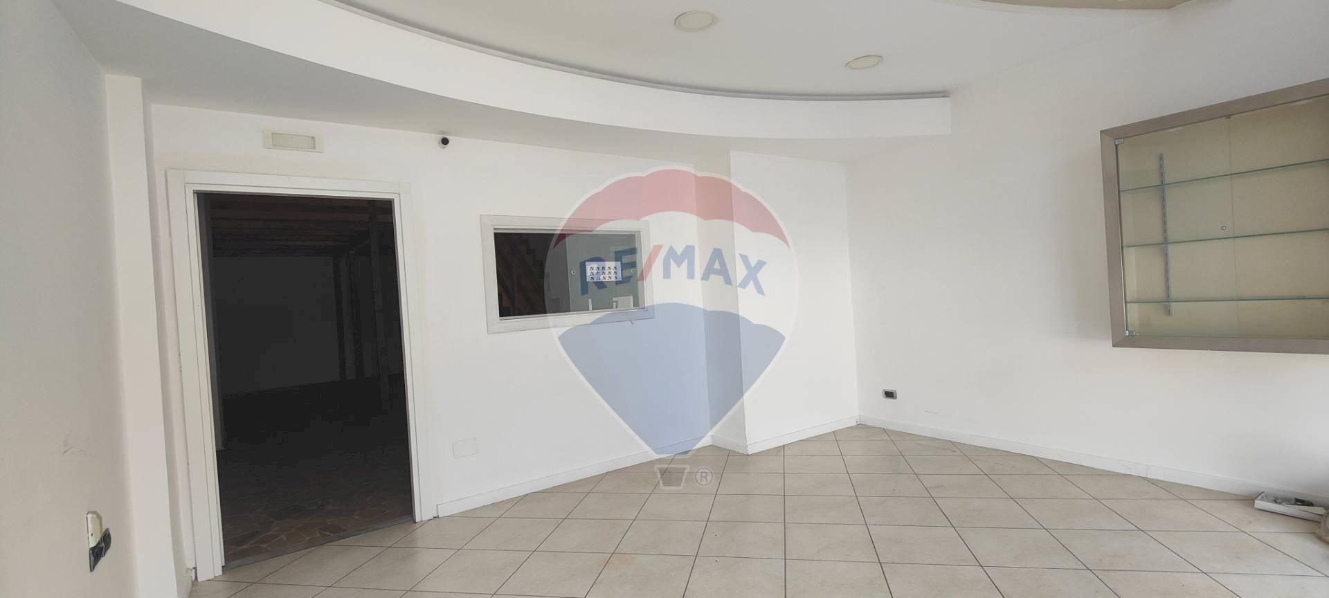 Locale Commerciale via Nuova Padre Ludovico, Casoria - foto 2