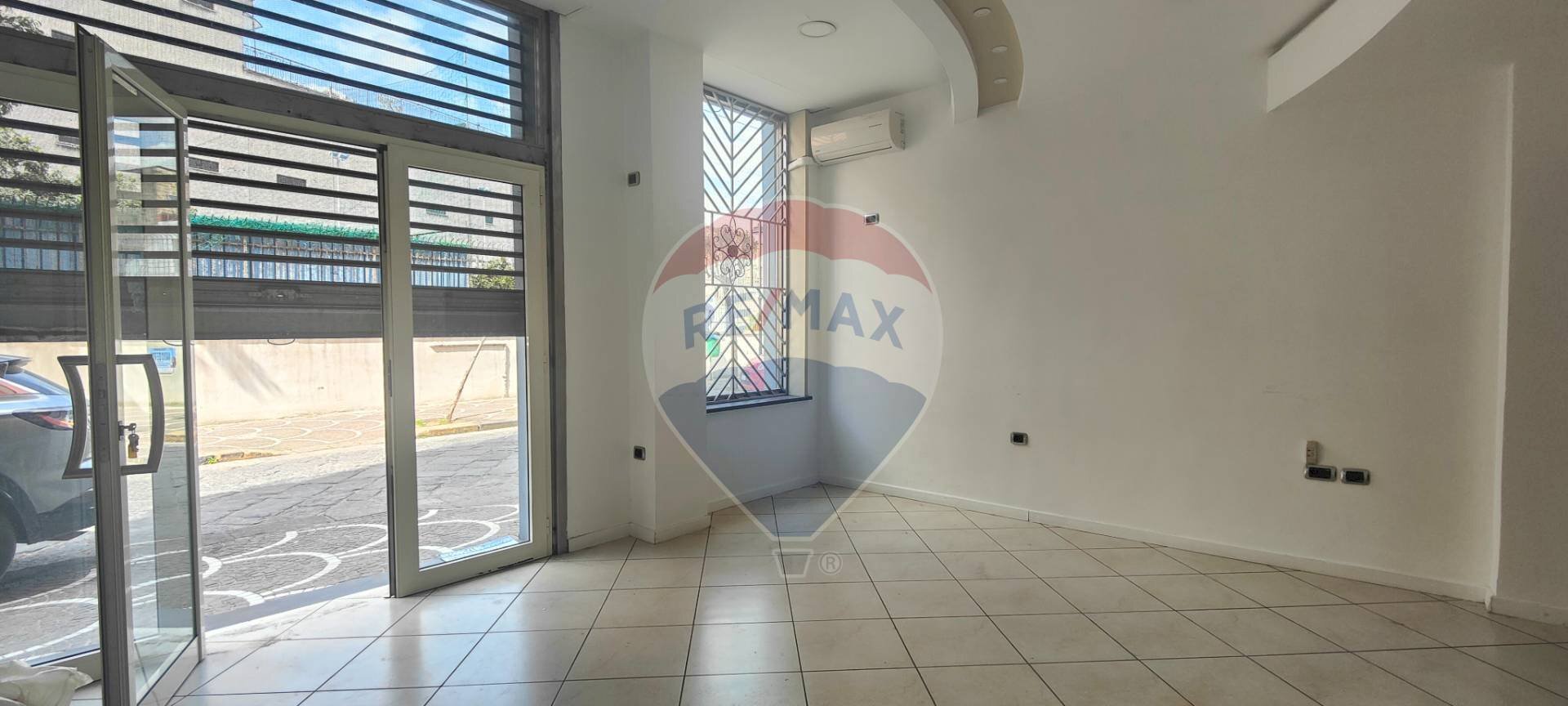 Locale Commerciale via Nuova Padre Ludovico, Casoria - foto 3