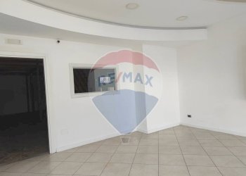 Locale Commerciale via Nuova Padre Ludovico, Casoria - foto 2