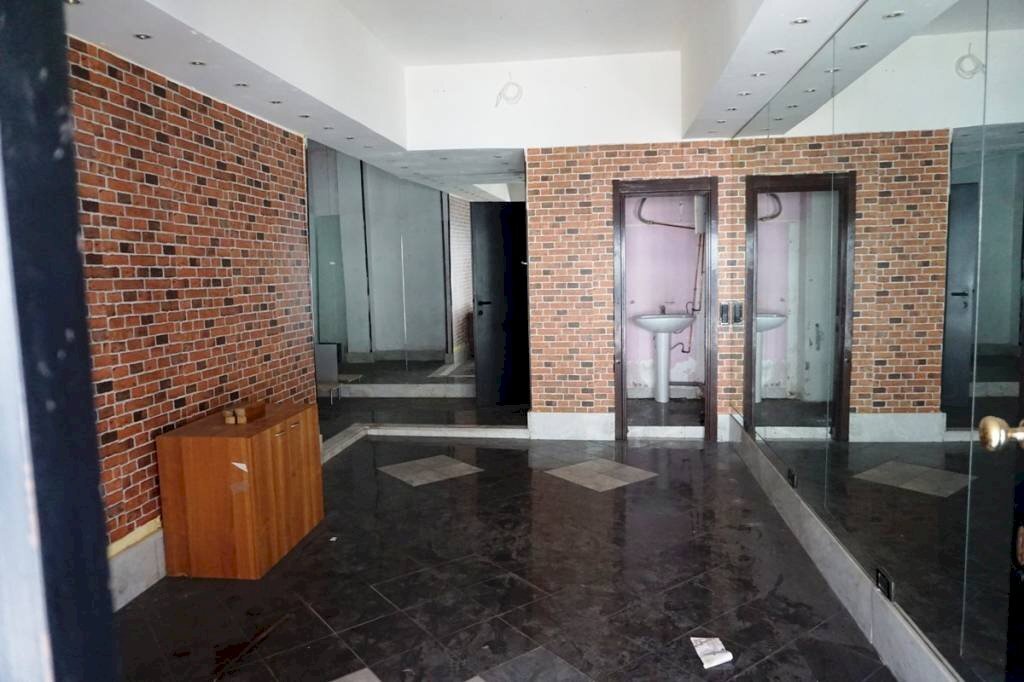 Interno palazzo - Negozio via Carlo Rolando, 94r, Genova (zona Sampierdarena) - foto 3