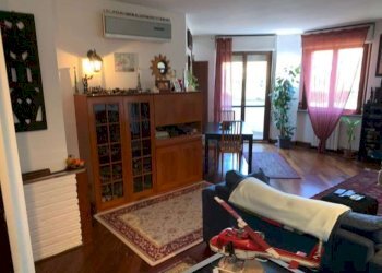 Salone - Three-room apartment via Giovanni Falcone, Garbagnate Milanese - photo 10