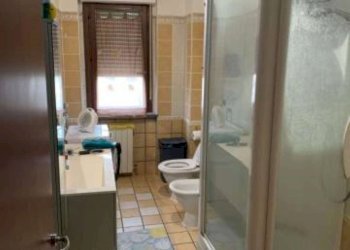 Bagno - Three-room apartment via Giovanni Falcone, Garbagnate Milanese - photo 9