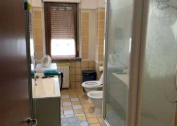 Bagno - Three-room apartment via Giovanni Falcone, Garbagnate Milanese - photo 29