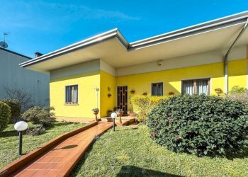 Giardino - Villa via bescapè 26, Borgomanero - foto 1