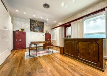 Interno non residenziale - Negozio corso Cavour 49, Borgomanero - foto 5