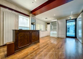 Interno non residenziale - Negozio corso Cavour 49, Borgomanero - foto 7