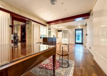 Interno non residenziale - Negozio corso Cavour 49, Borgomanero - foto 8