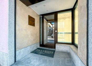 Interno palazzo - Negozio corso Cavour 49, Borgomanero - foto 15