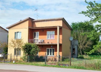 Casa indipendente Stienta - foto 1