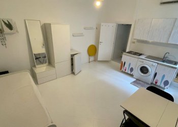 One-room apartment Strada Massimo D'azeglio, Parma (neighborhood Oltretorrente) - photo 1