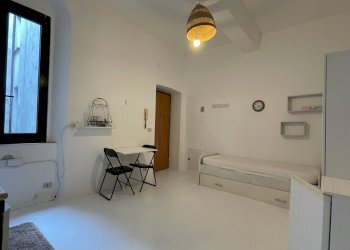 One-room apartment Strada Massimo D'azeglio, Parma (neighborhood Oltretorrente) - photo 13