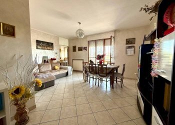 Soggiorno - Quadrilocale via Alina Tumedei Casalis, 53, Carmagnola - foto 2