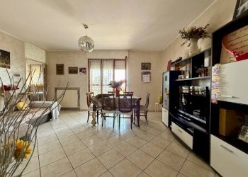 Soggiorno - Quadrilocale via Alina Tumedei Casalis, 53, Carmagnola - foto 4