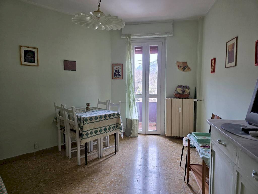 Camera da letto - Bilocale via Giuseppe Augusto Levis, 40, Chiomonte - foto 3