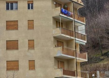 Facciata - Bilocale via Giuseppe Augusto Levis, 40, Chiomonte - foto 2