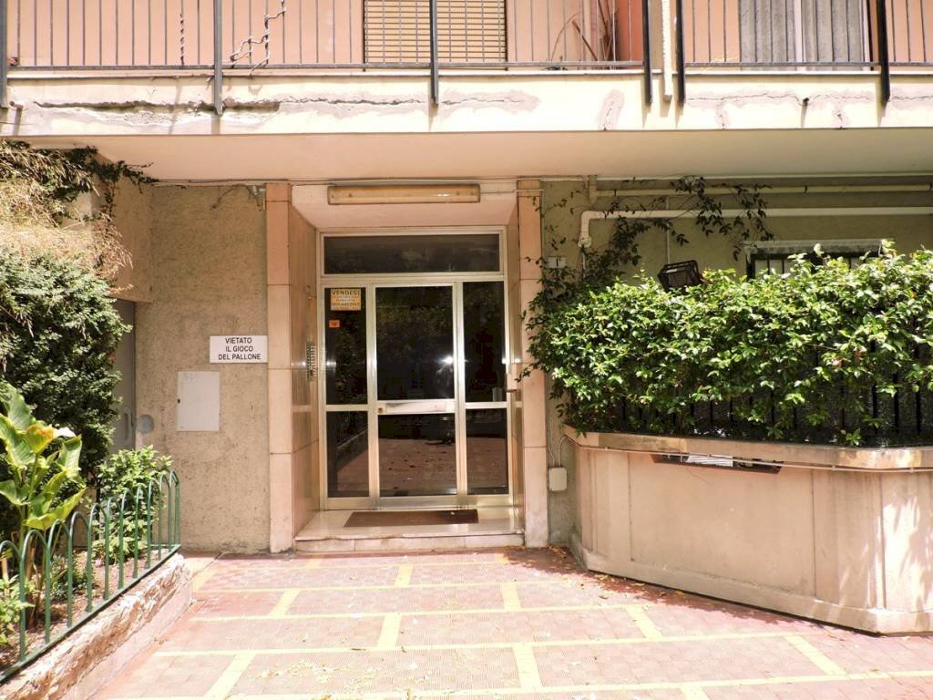 Facciata - Trilocale corso Ferdinando Magellano, 1c, Genova (zona Sampierdarena) - foto 2