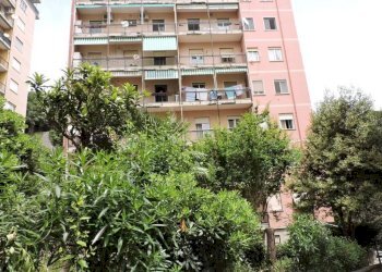 Facciata - Trilocale corso Ferdinando Magellano, 1c, Genova (zona Sampierdarena) - foto 1