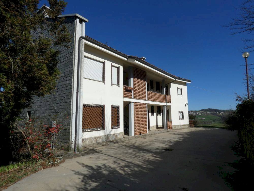 Facciata - Three-room apartment Località Col del Sole, Bossolasco - photo 1
