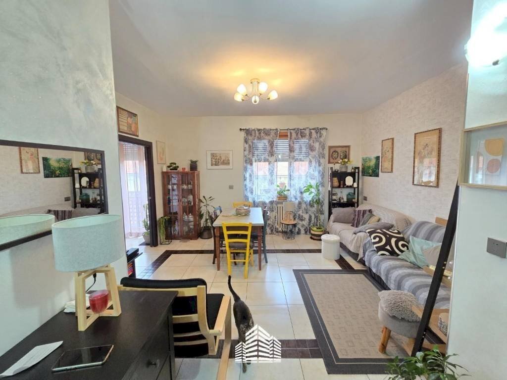 Salone - Quadrilocale via Racconigi, 24, Sommariva del Bosco - foto 1