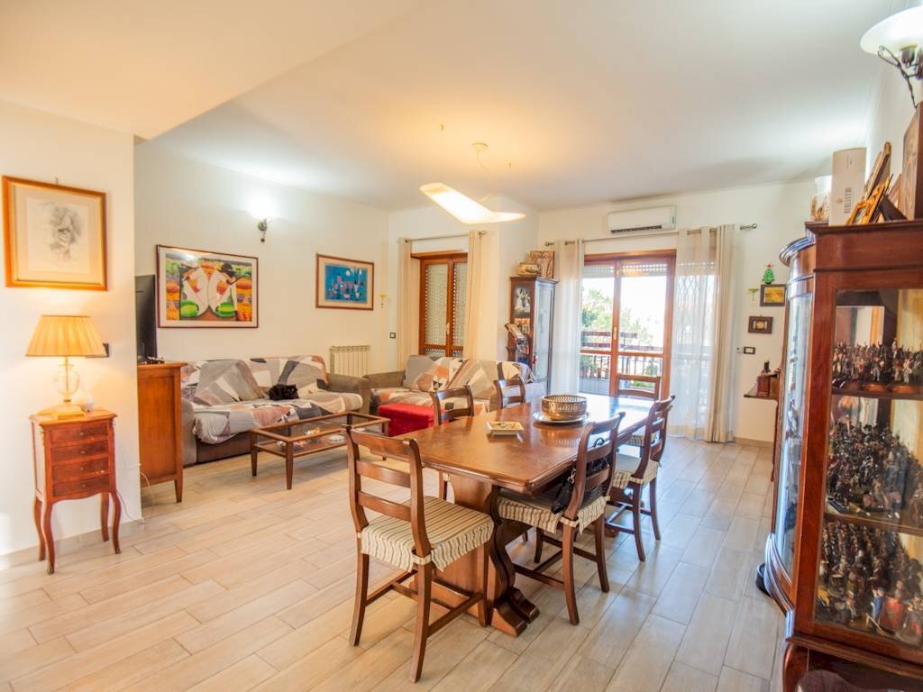 Three-room apartment Viale Isacco Newton, Roma (neighborhood Portuense) - photo 2