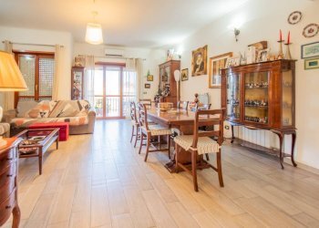 Trilocale Viale Isacco Newton, Roma (zona Portuense) - foto 1