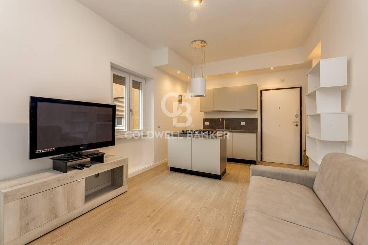 Three-room apartment Via Del Casale Giuliani, Roma (neighborhood Prati Fiscali) - photo 1