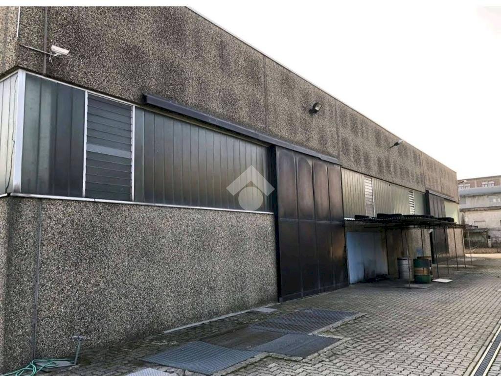 Capannone Via Ugo Foscolo, Galliate - foto 1