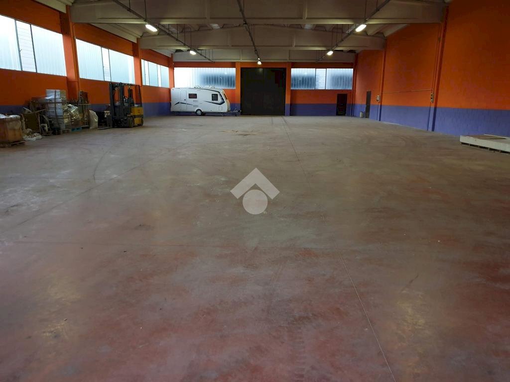 Capannone Via Ugo Foscolo, Galliate - foto 2