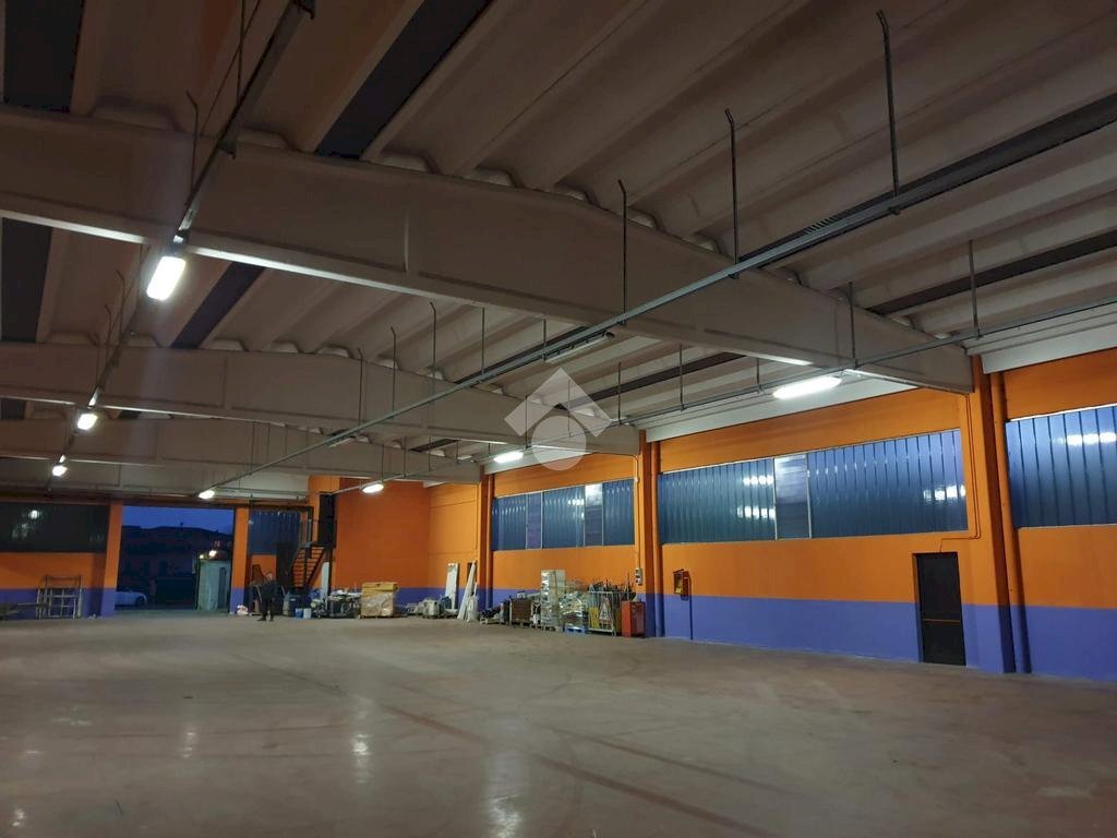 Capannone Via Ugo Foscolo, Galliate - foto 3