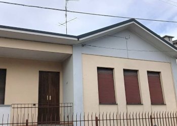 Villa Unifamiliare via Damiano Chiesa, Parabiago - foto 1