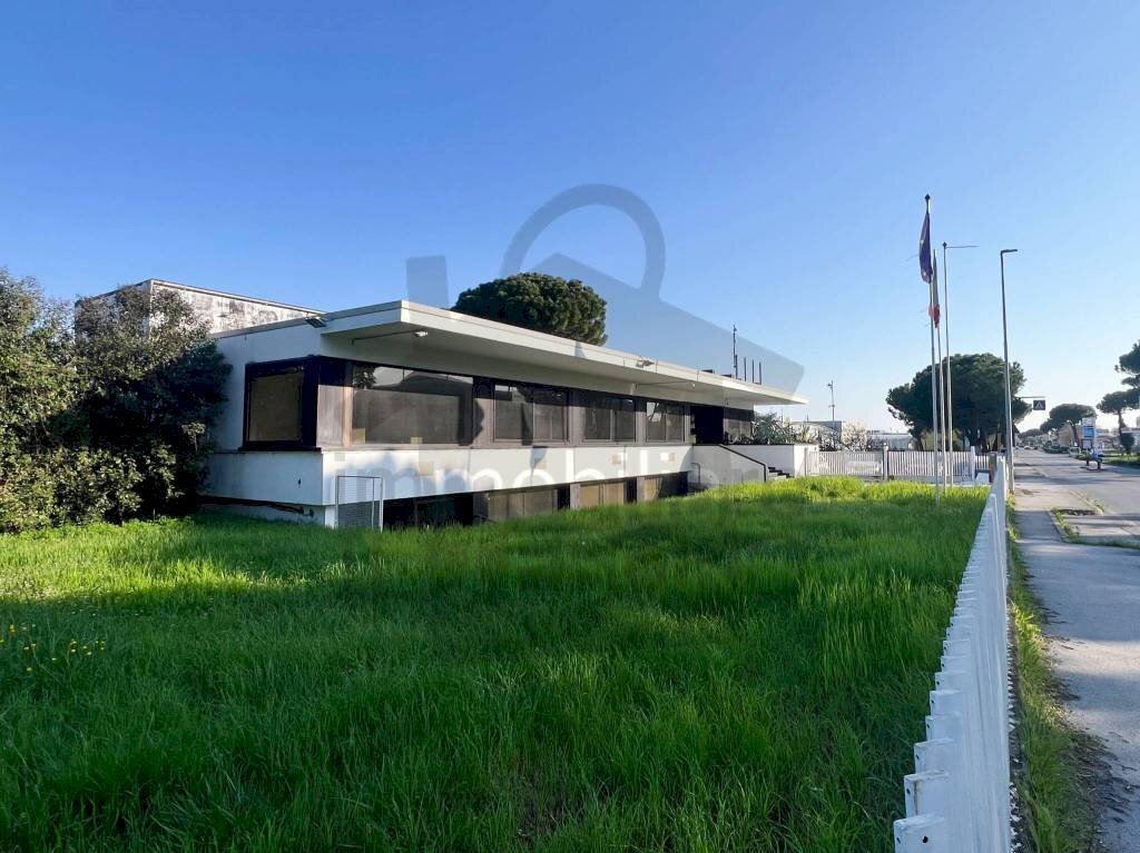 Facciata - Capannone via Statale Marecchia, 34, Verucchio - foto 1