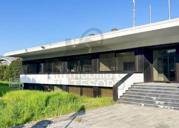 Facciata - Capannone via Statale Marecchia, 34, Verucchio - foto 3