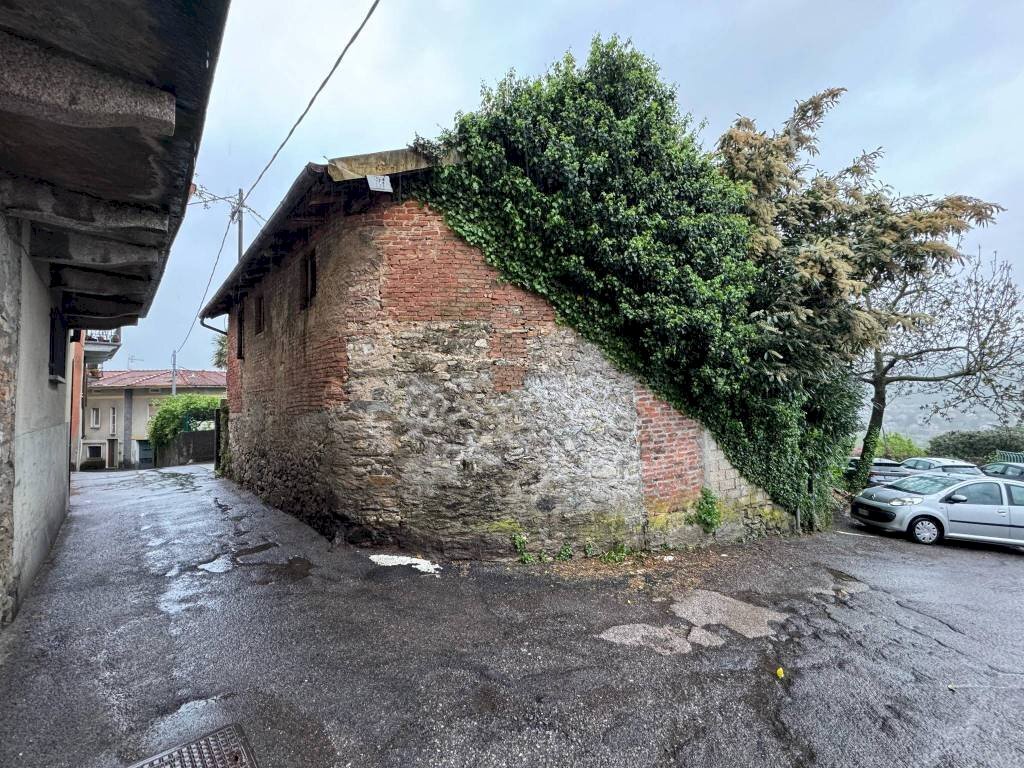 Giardino - Rustico via Bolzano, 1, Gemonio - foto 2