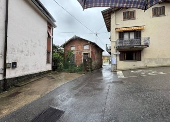 Cortile interno - Rustico via Bolzano, 1, Gemonio - foto 4