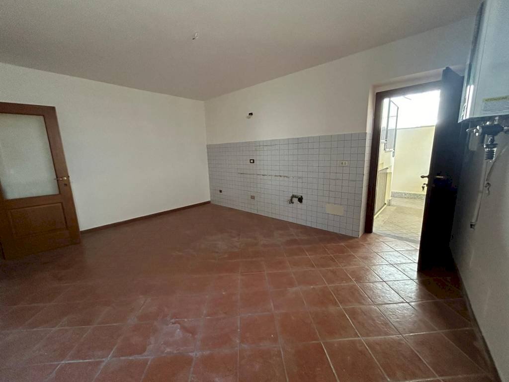 Stanza non arredata - Bilocale piazza Santa Maria Maggiore, Mondovì - foto 1