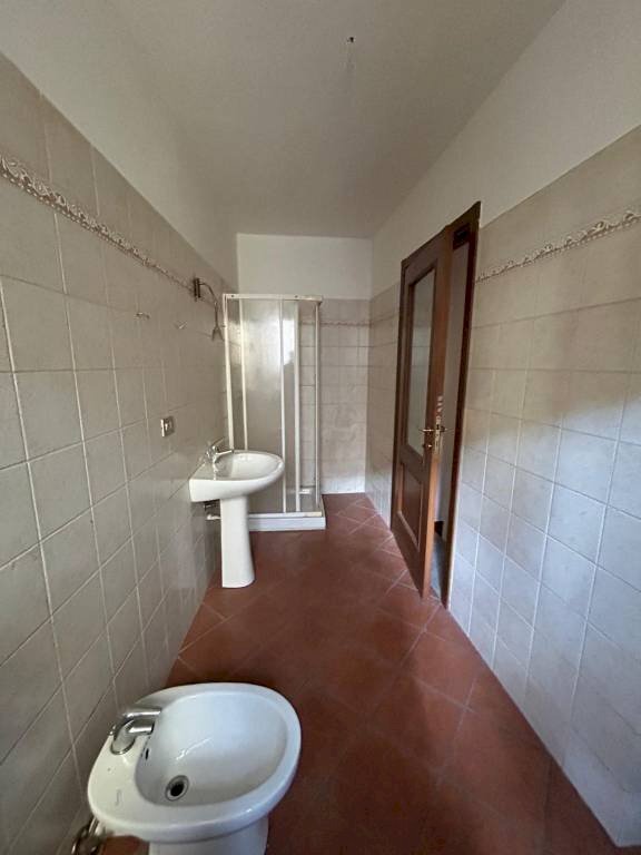 Bagno - Bilocale piazza Santa Maria Maggiore, Mondovì - foto 2