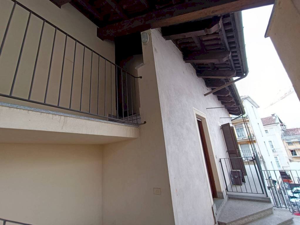 Balcone - Quadrilocale piazza Santa Maria Maggiore, Mondovì - foto 1