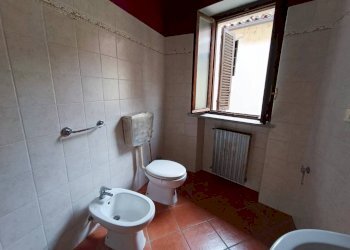 Bagno - Four-room apartment piazza Santa Maria Maggiore, Mondovì - photo 11