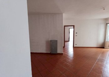 Stanza non arredata - Four-room apartment piazza Santa Maria Maggiore, Mondovì - photo 9