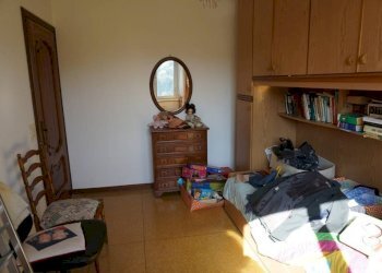 Camera da letto - Quadrilocale via Generale Manfredo Fanti, 28, Genova (zona Sampierdarena) - foto 10