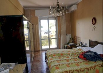 Camera da letto - Quadrilocale via Generale Manfredo Fanti, 28, Genova (zona Sampierdarena) - foto 13