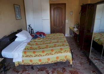 Camera da letto - Quadrilocale via Generale Manfredo Fanti, 28, Genova (zona Sampierdarena) - foto 14