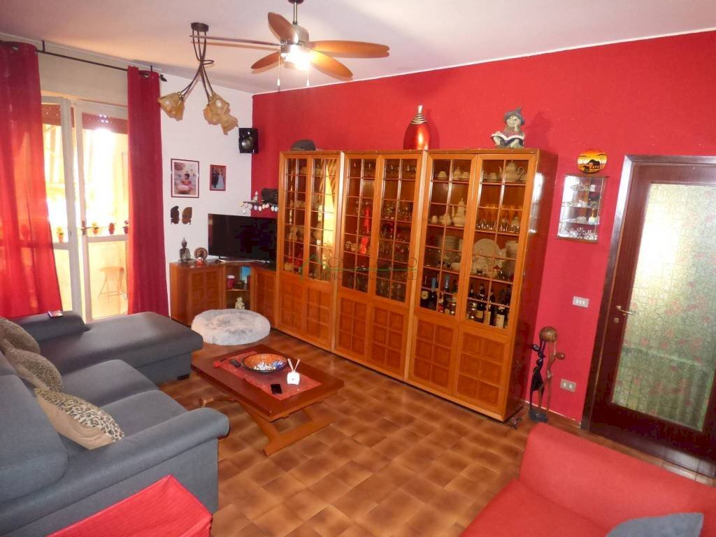 Salone - Three-room apartment via Repubblica, 18, Bollate - photo 3