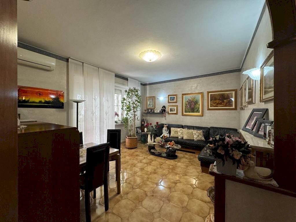 Salone - Three-room apartment Torino - photo 2