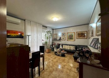 Salone - Three-room apartment Torino - photo 2