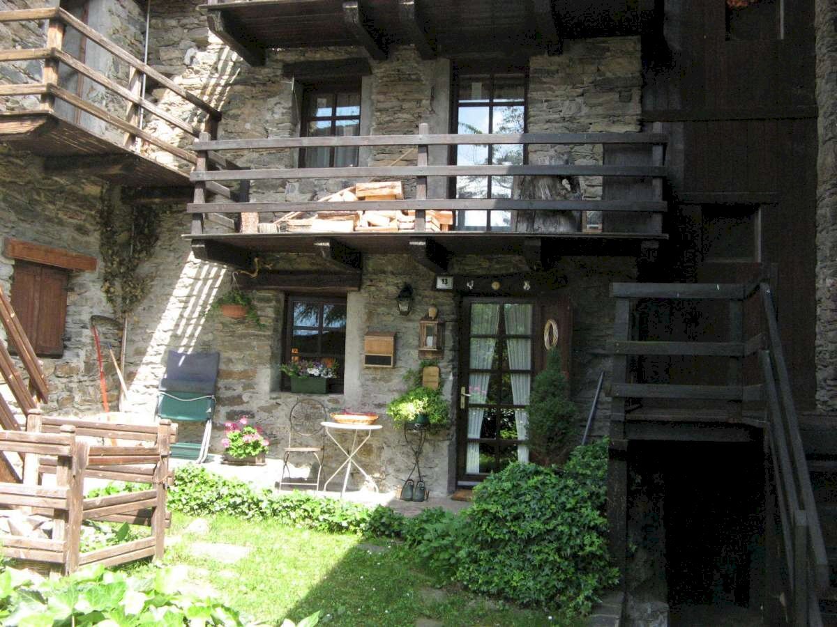 Three-room apartment localita' Perriail, Gressan - photo 1