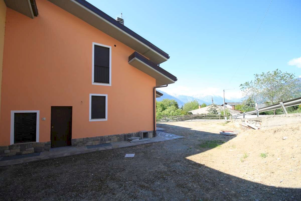 Portion of a house Regione Busseyaz, Aosta - photo 2