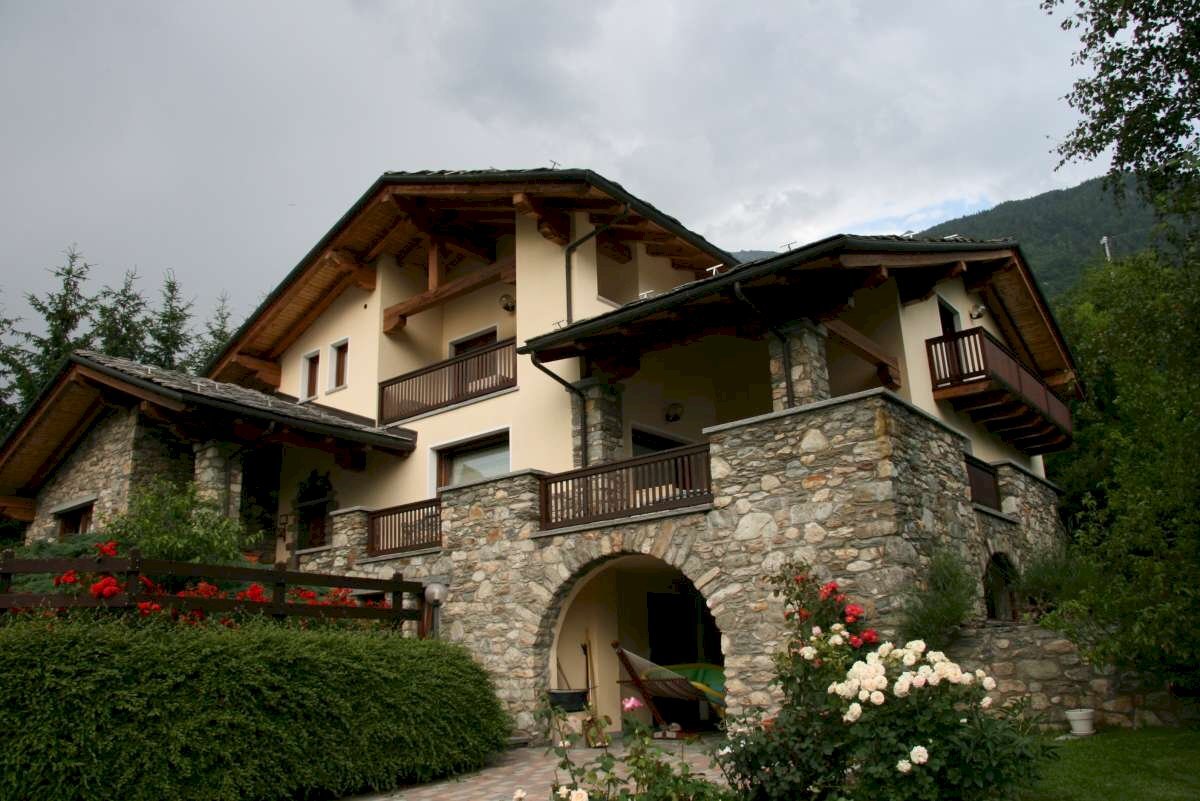 Villa Località Champvillair, Roisan - photo 1